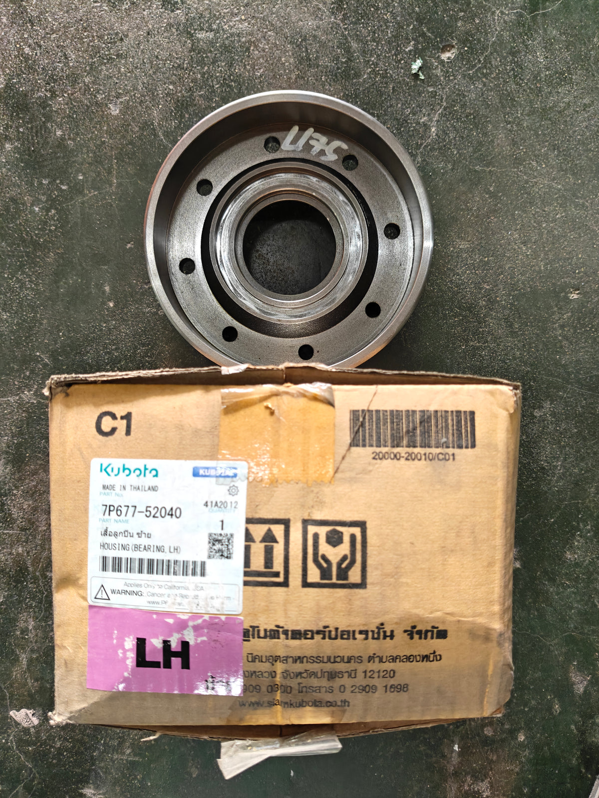 7P677-52040 HOUSING, BEARING LH.