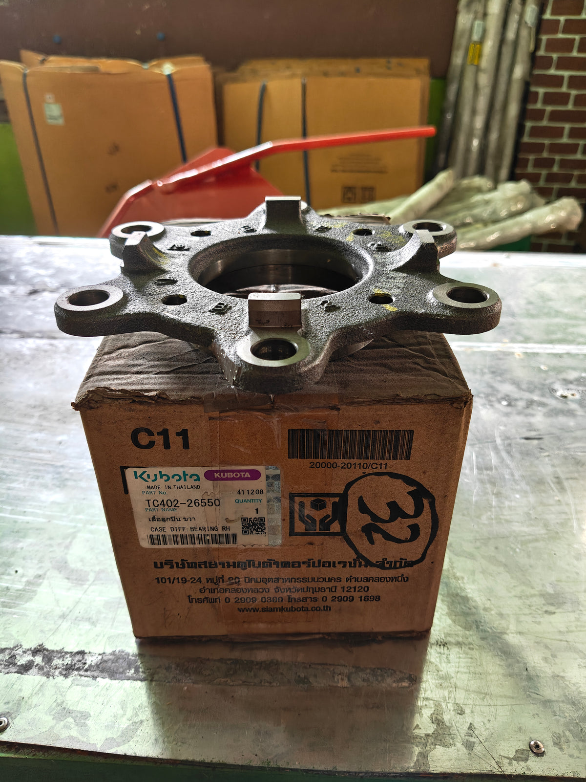 TC402-26550 CASE, DIFF. BEARING RH. (L-3608)
