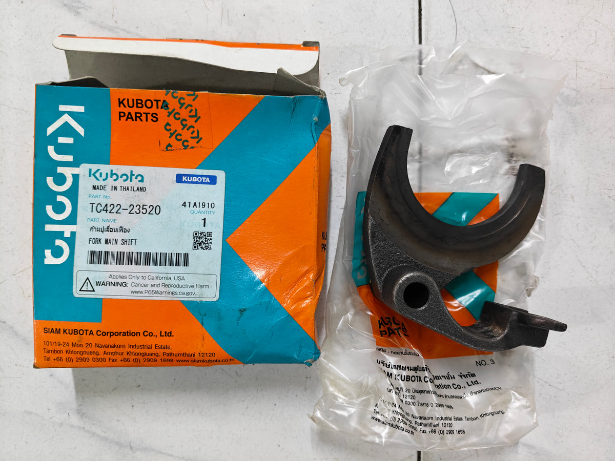TC422-23520 FORK, MAIN SHIFT