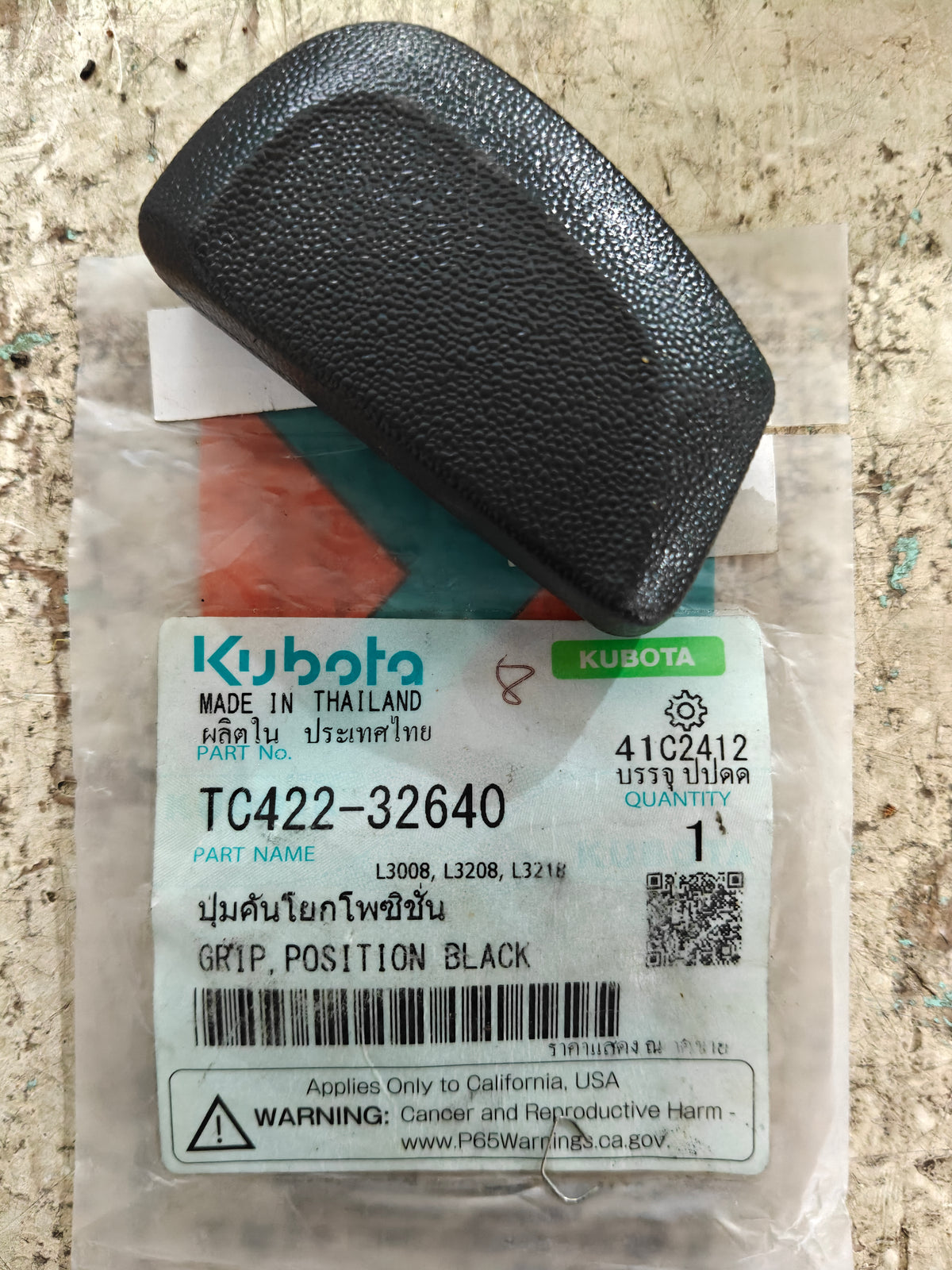 TC422-32640 GRIP, POSITION BLACK. (L-3608)