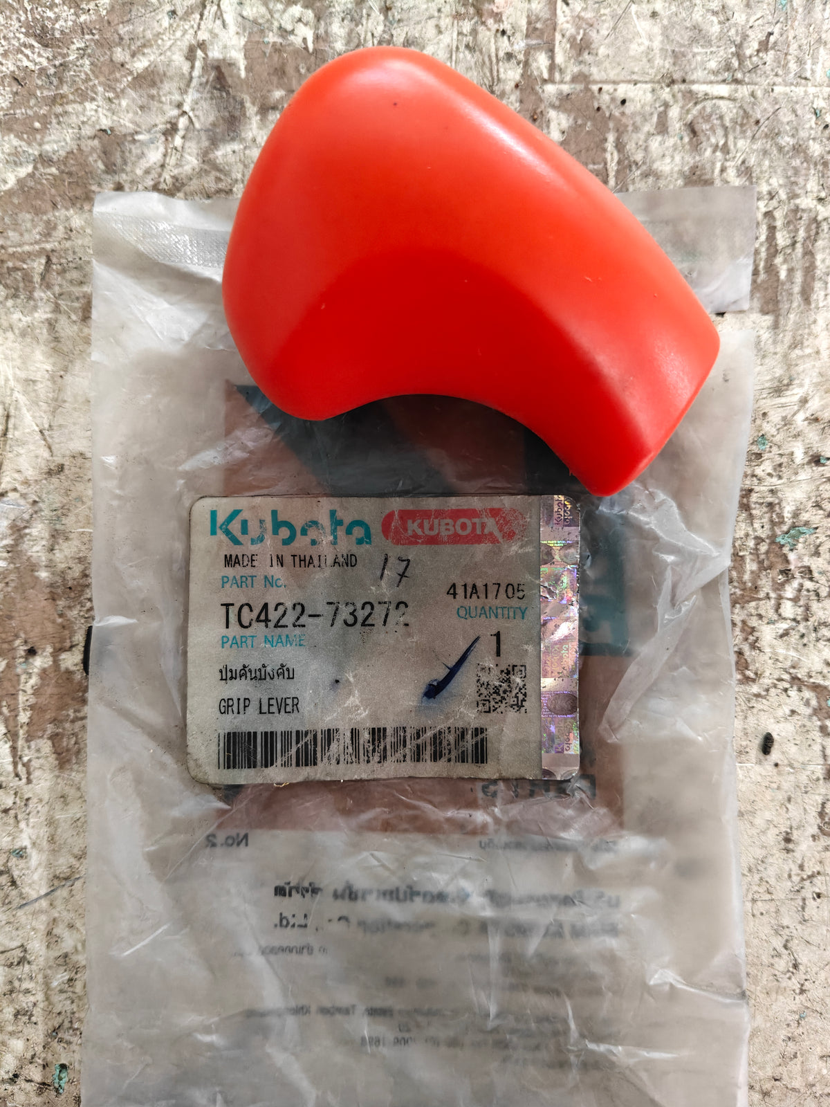 TC422-73272 GRIP, LEVER. (L-3608)