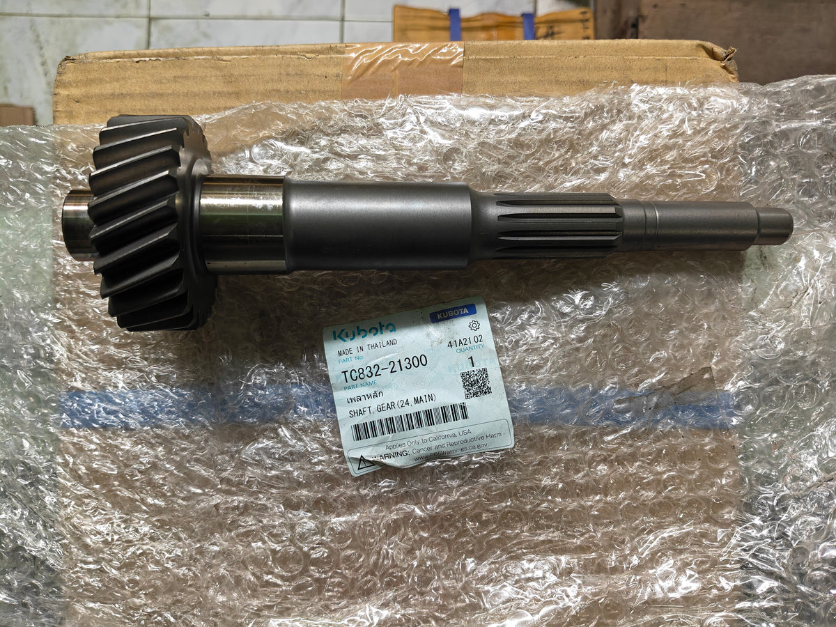 TC832-21300 SHAFT, GEAR MAIN 24T. (L-5018)