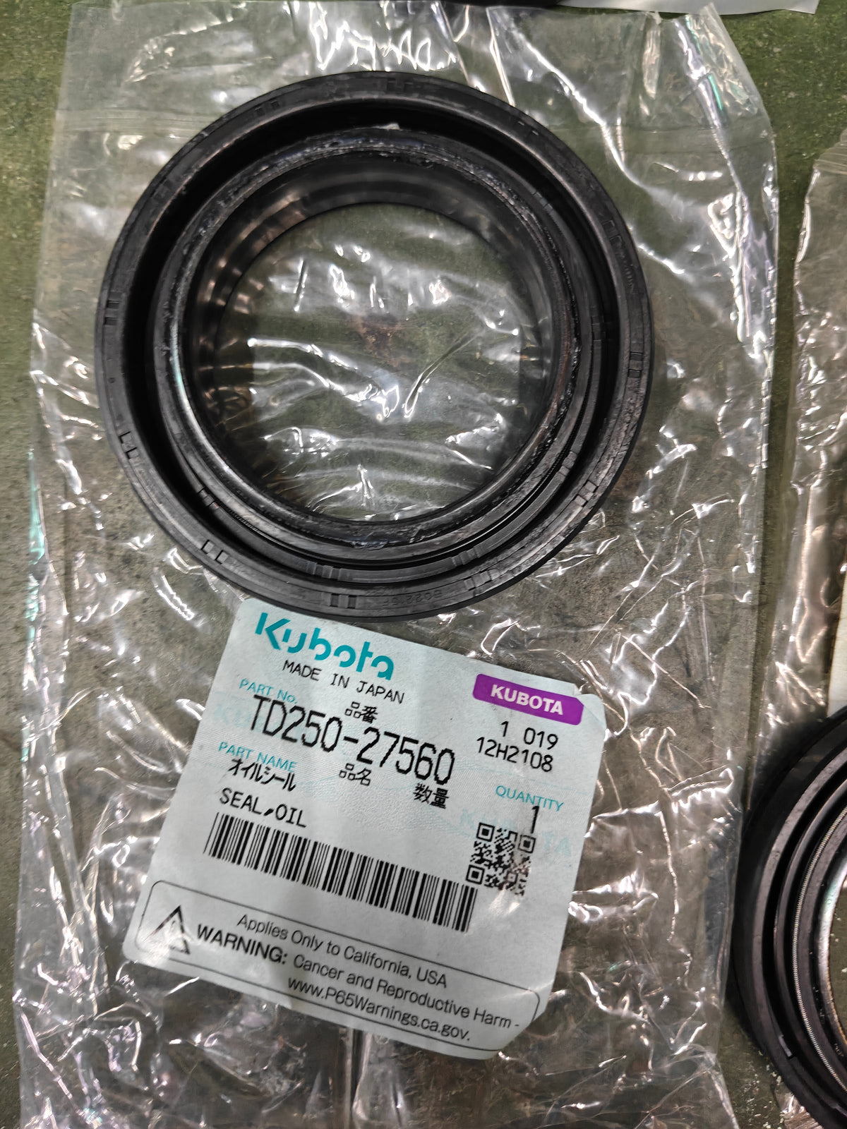 TD250-27560 SEAL, OIL